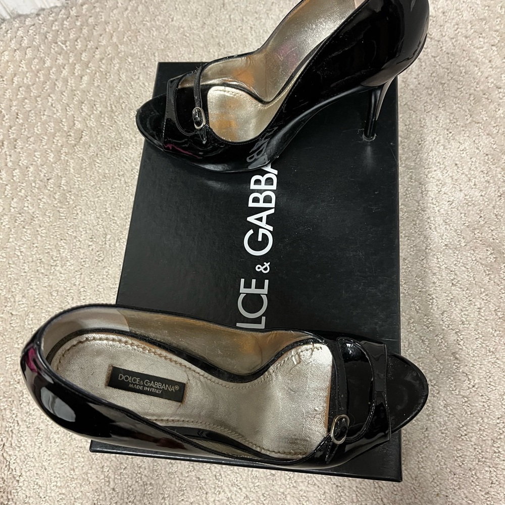 Black patent leather Dolce & Gabbana peep toe heels